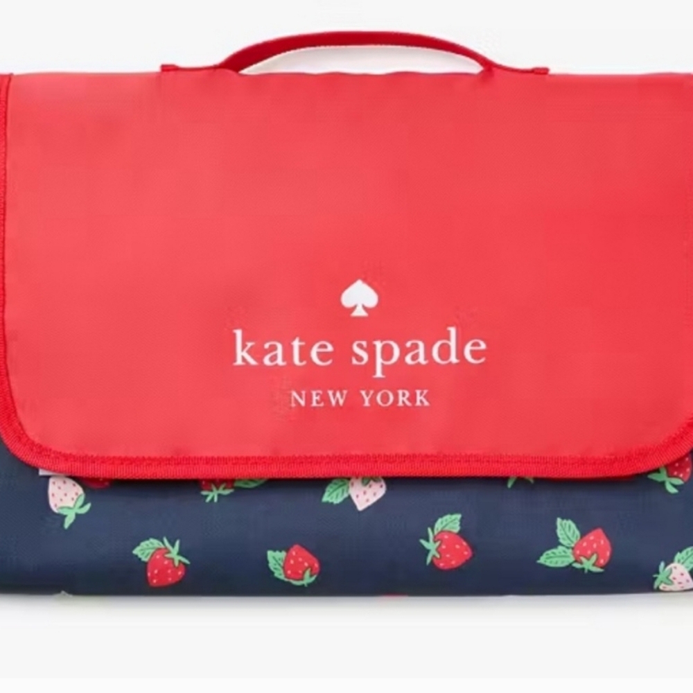 ♠️Kate Spade Strawberry Toss Packable Outdoor Picnic Blanket NEW - Picture 2 of 3